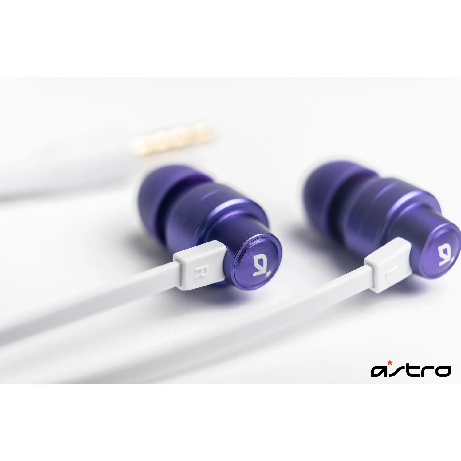Auriculares In-Ear Logitech G Astro A03 Doble Driver con Micrófono y Cable Plano Blanco y Lila 939-001895