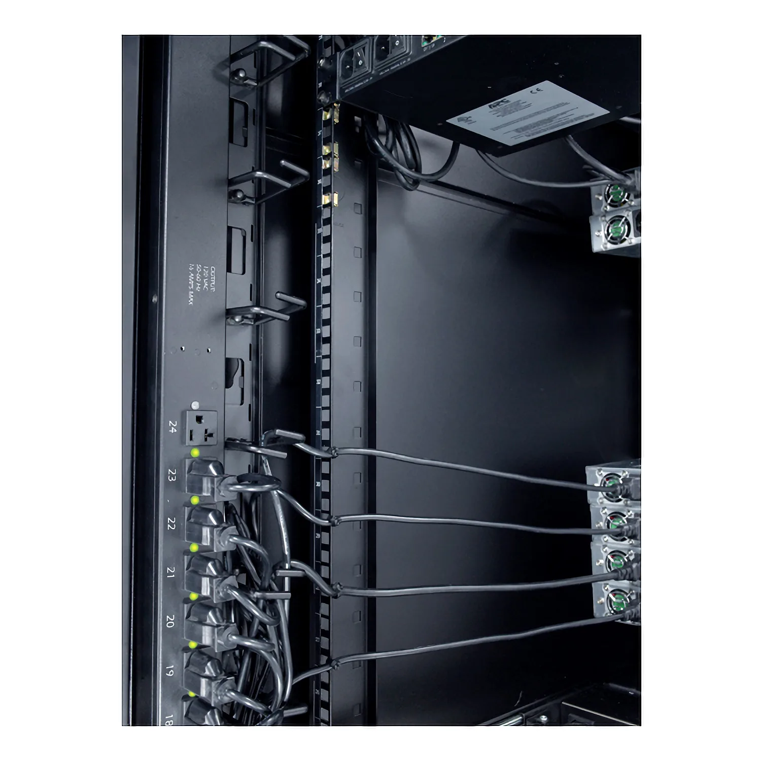 Organizador de Cables Vertical APC NetShelter 8 Anillos 0U AR8442