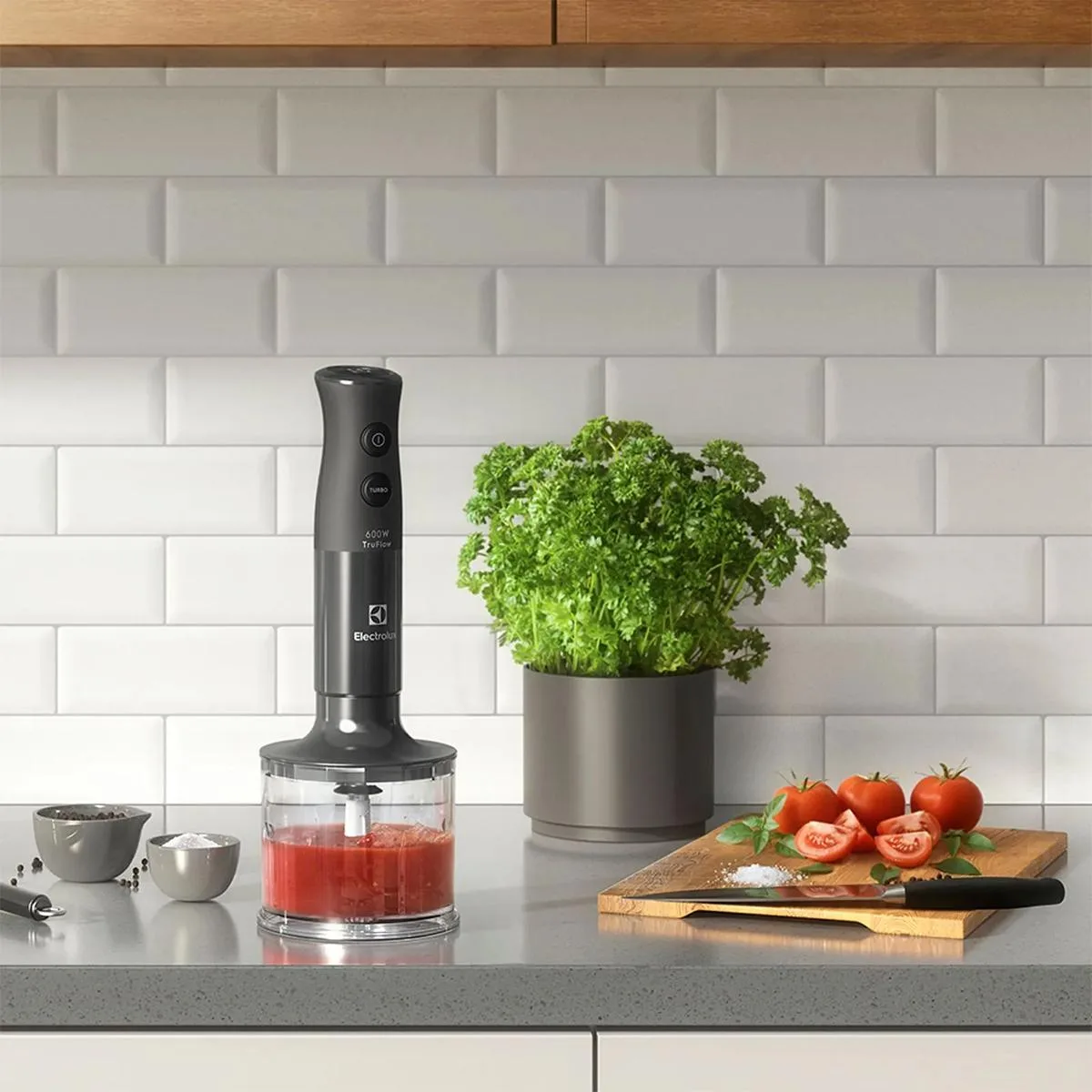 Mixer Electrolux Efficient 3 en 1 EIB20 600w Negro con acceosiros — foto 4